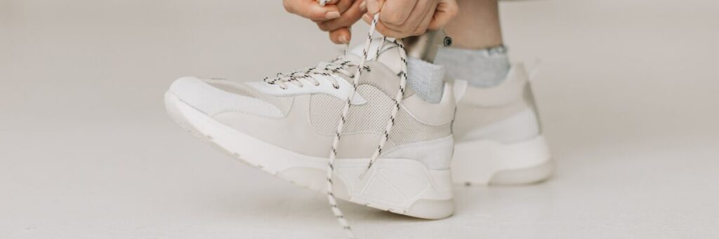 ②この靴の特長は、長時間履いていても疲れにくいところです。